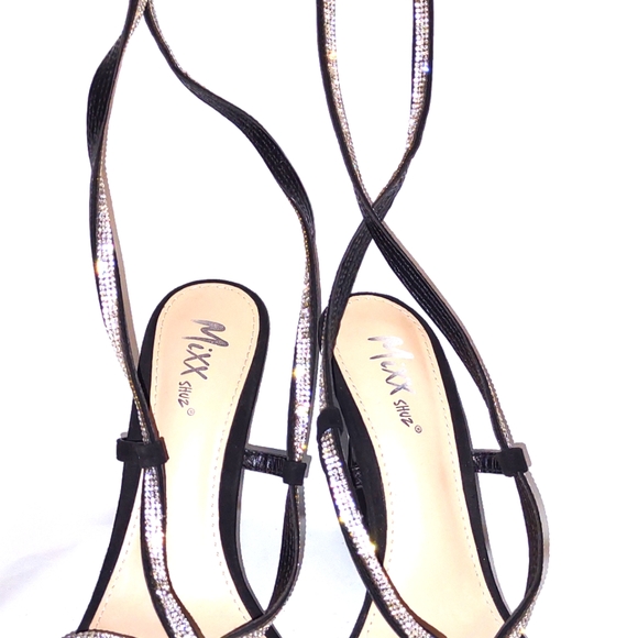 Heels - Picture 2 of 3